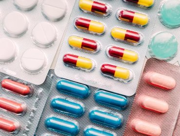 Buscan agilizar el acceso a medicamentos de alto costo para pacientes sin cobertura de Fonasa e Isapres