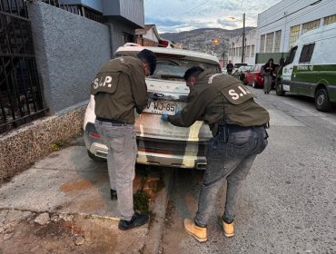 Carabineros recupera en supermercado de Valparaíso vehículo robado que circulaba con patente adulterada