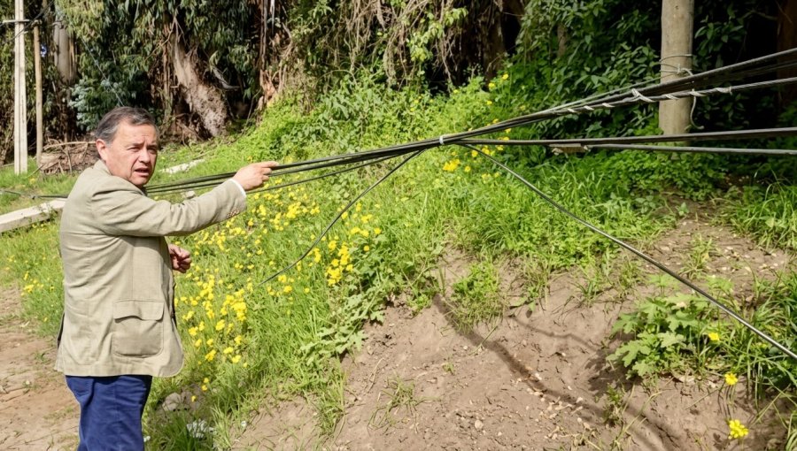 Cables de comunicaciones derribaron poste y dejan en riesgo la red eléctrica en Maitencillo: Seremi de Energía advierte peligrosidad