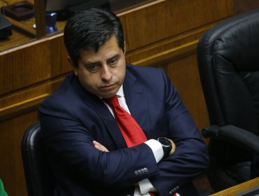 Senador Araya vincula críticas de Vodanovic a un debilitamiento de su posición dentro del PS