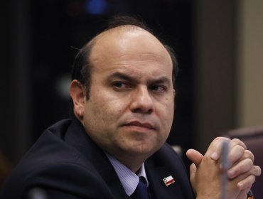 Pavez defiende fin de «Yo elijo mi PC» por estar "mal evaluado" y afirma que "no presenta un efecto relevante en el aprendizaje"