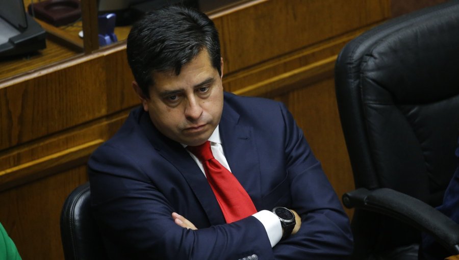 Senador Araya vincula críticas de Vodanovic a un debilitamiento de su posición dentro del PS