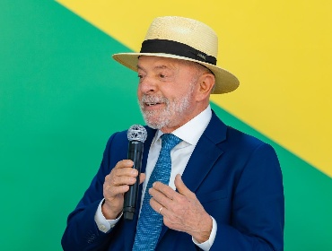Lula insta a elegir entre "fortalecer el régimen democrático o la barbarie" en reelección como presidente de Brasil