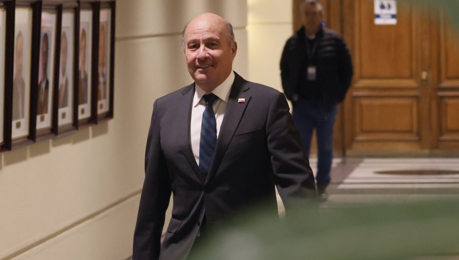 Ministro Quiroz ingresa proyecto de Ley de Presupuestos 2027 al Congreso y afirma que "siempre hay apertura para perfeccionar"