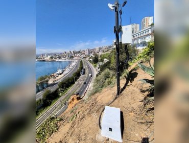 Con cámaras y sensores vigilan talud de Av. España ante nuevas lluvias en Valparaíso