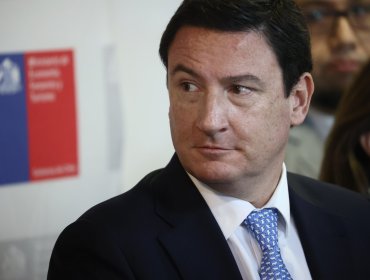 Senador Squella responde a críticas por "voltereta" tras cuestionar la politización de muertes de carabineros y exigir renuncias