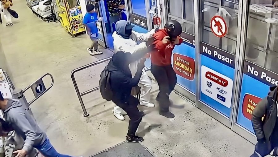 Difunden imágenes del violento turbazo a supermercado del cerro Rodelillo de Valparaíso