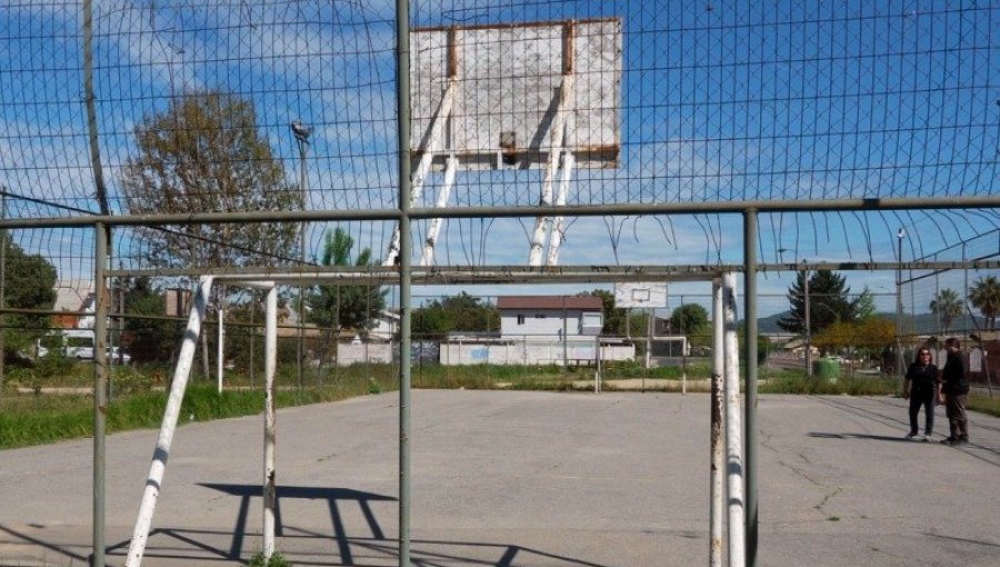 Vecinos de Villa Alemana celebran mejoramiento de multicancha en El Cóndor