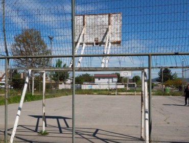 Vecinos de Villa Alemana celebran mejoramiento de multicancha en El Cóndor