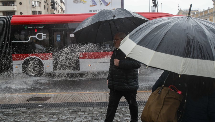 Declaran Alerta Amarilla para la región Metropolitana ante precipitaciones, probables tormentas eléctricas y viento