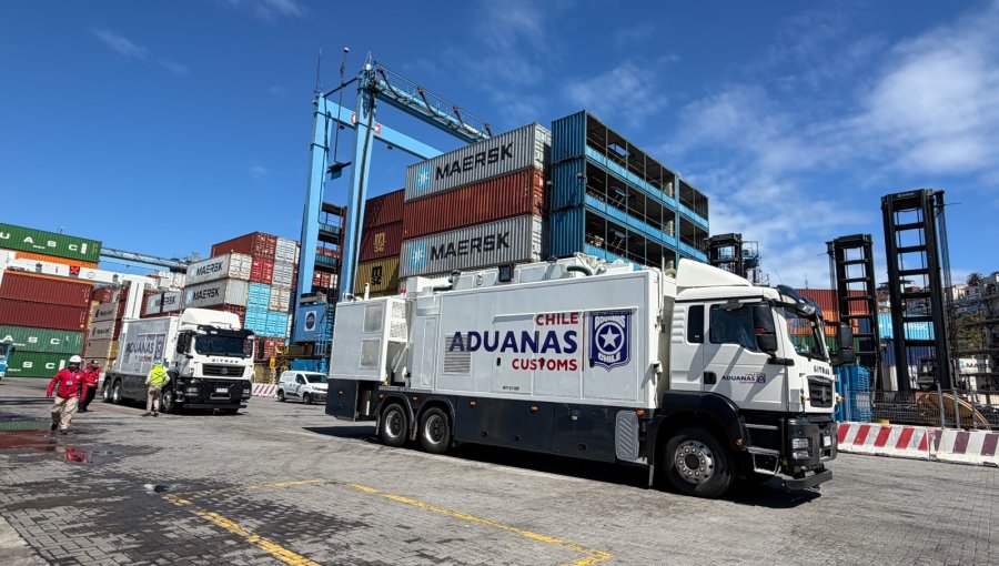 Aduanas suma dos nuevos camiones escáner para reforzar control de carga en los puertos de Valparaíso y de Arica