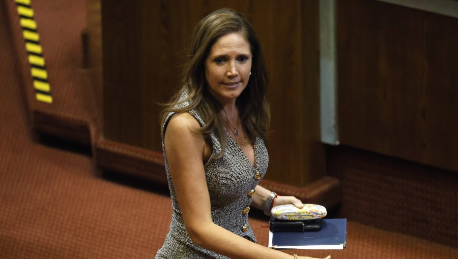 Diputada Santelices renuncia al Partido Republicano y se integra como independiente a la bancada UDI