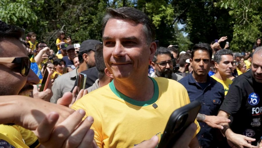 Flávio Bolsonaro apuesta por el control del Congreso para cambiar la Constitución si llega a asumir la Presidencia de Brasil