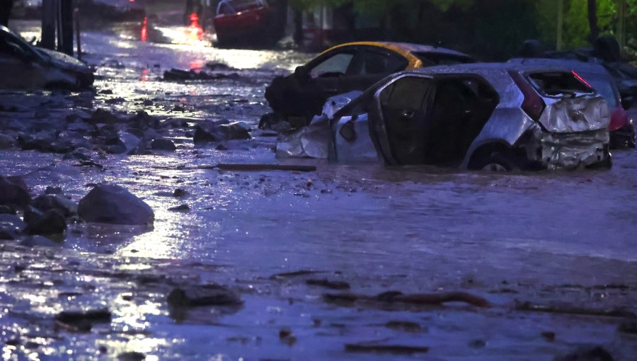 Gobierno decreta Zona de Catástrofe en Las Condes tras aluvión para "disponer todos los recursos para enfrentar la emergencia"