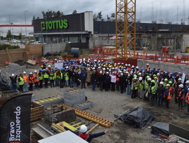 150 alumnas de liceos técnicos de la V Región conocieron en terreno las oportunidades laborales que ofrece la construcción