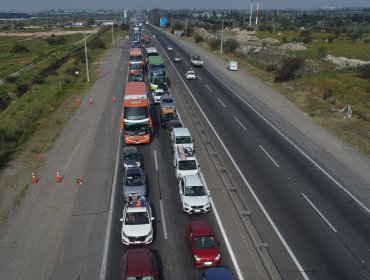 Proyectan que más de 442 mil vehículos saldrán de la región Metropolitana durante este fin de semana largo
