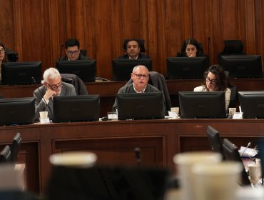 Gobernador Mundaca llegó a Santiago con alcaldes de la región de Valparaíso para rechazar millonario recorte al presupuesto