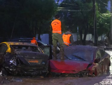 Aluvión en Las Condes dejó seis lesionados, incluido un menor de un año con una fractura