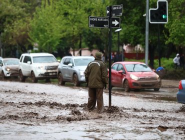 Declaran Alerta Roja en 10 comunas de la región Metropolitana tras remoción en masa de tipo aluvión en Las Condes