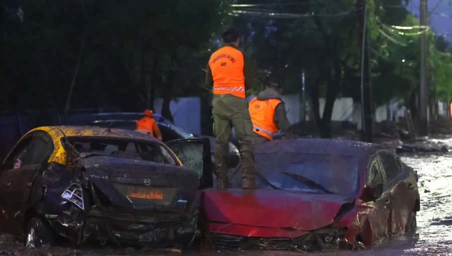 Aluvión en Las Condes dejó seis lesionados, incluido un menor de un año con una fractura