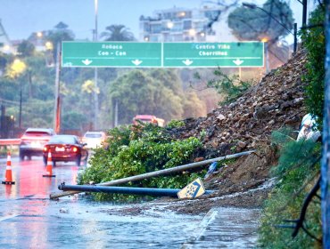 Informe de Sernageomin instruye cierre de escalera y medidas de resguardo tras nuevo derrumbe en Av. España hacia Viña del Mar