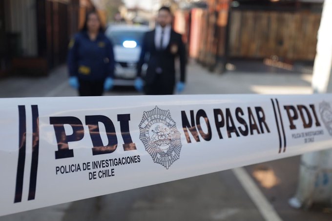 PDI detiene a dos sujetos involucrados en robo a farmacia en San Antonio