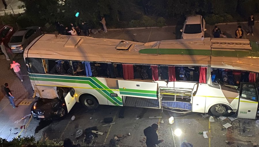 Bus tipo Pullman desbarranca en Valparaíso: Al menos 30 heridos y un fallecido