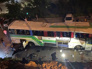 Bus tipo Pullman desbarranca en Valparaíso: Al menos 30 heridos y un fallecido