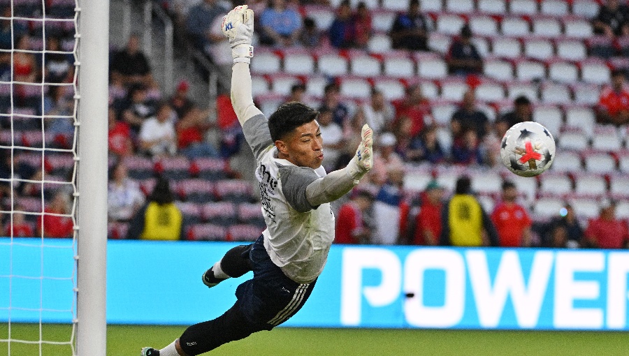 Argentinos Juniors busca retener a Bryan Cortés mediante trueque con Colo Colo