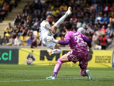 Coquimbo Unido golea 5-2 a Colo-Colo y da esperanza a sus escoltas