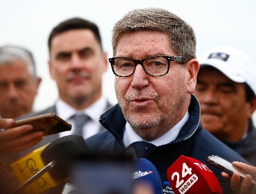 Biministro Mas defiende comercio con Malvinas pese a tensiones con Argentina