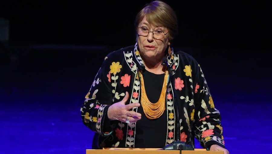Encuesta Criteria: 43% rechaza tercera candidatura de Bachelet y aprobación de Kast cae a 27%
