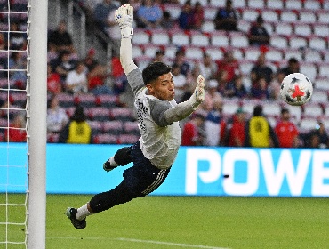 Argentinos Juniors busca retener a Bryan Cortés mediante trueque con Colo Colo