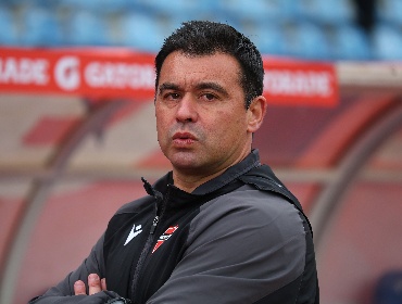 Juan José Ribera fue desvinculado de Ñublense tras durísima derrota 6-0 ante la "U"
