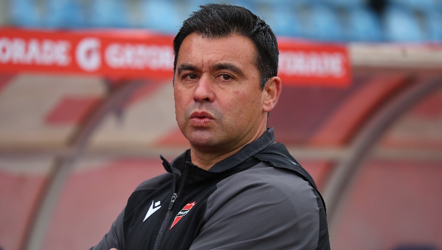 Juan José Ribera fue desvinculado de Ñublense tras durísima derrota 6-0 ante la "U"