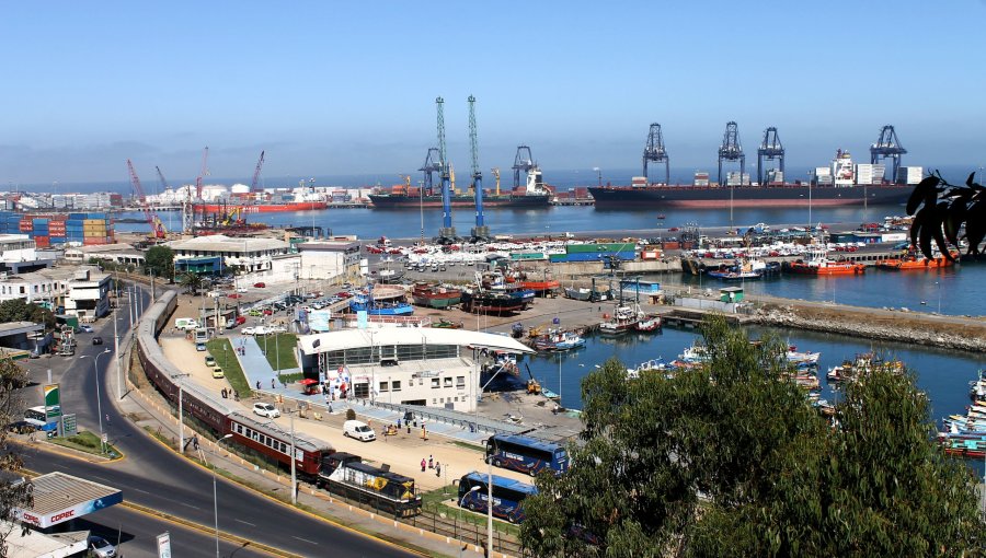 Advierten fuerte retraso portuario en Chile y apuntan a Valparaíso y San Antonio: "Todavía no hemos puesto ni una sola piedra"