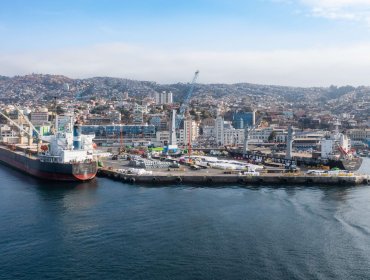 Gobierno se abre a la idea de unificar empresas portuarias: "La competencia Valparaíso - San Antonio es hacerse trampa"