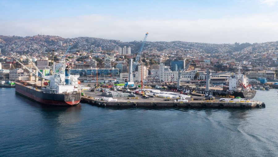 Gobierno se abre a la idea de unificar empresas portuarias: "La competencia Valparaíso - San Antonio es hacerse trampa"