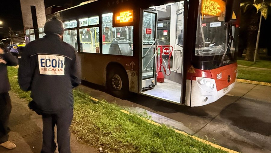 Interceptan un bus RED a mano armada para trasladar a hombre acribillado en Macul: falleció en el hospital
