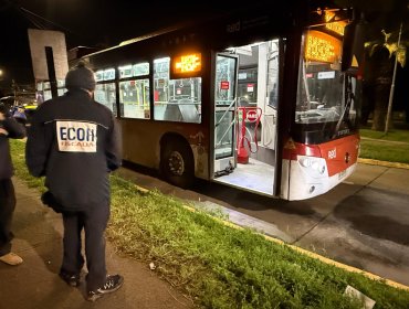 Interceptan un bus RED a mano armada para trasladar a hombre acribillado en Macul: falleció en el hospital
