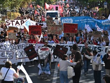 Masiva marcha de estudiantes en Francia previo al debate sobre los presupuestos nacionales para 2027