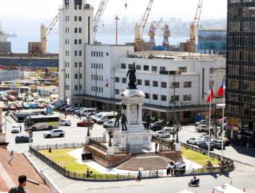 Sin desvíos de tránsito: descartan cierre de calles por obras en plaza Sotomayor de Valparaíso