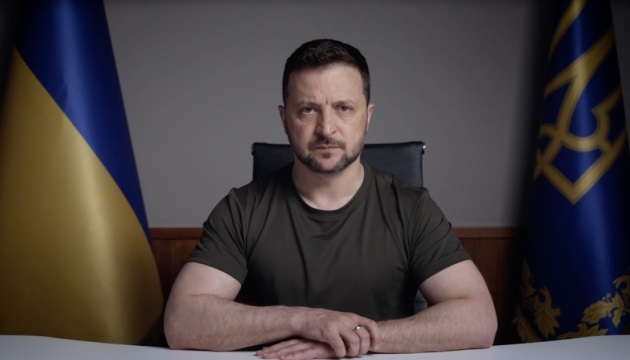 Zelenski anuncia que retoma los ataques a refinerías en Rusia y denuncia presiones de Estados Unidos