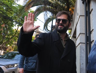 Boric tras reunión con Bachelet critica al Gobierno de Kast y asegura que "no estoy pensando en ninguna candidatura"