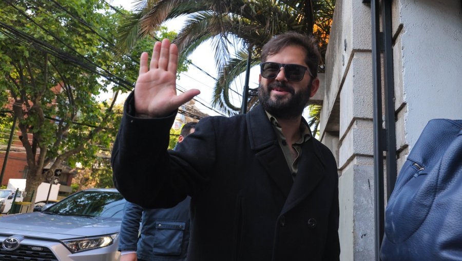 Boric tras reunión con Bachelet critica al Gobierno de Kast y asegura que "no estoy pensando en ninguna candidatura"