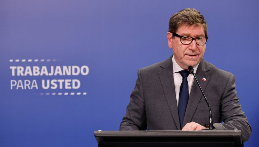 Biministro Mas responsabiliza a "decisiones que se tomaron en el Gobierno anterior" por desplome del fondo E