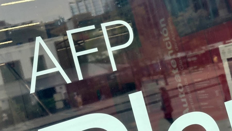 Parlamentarios presentan denuncia penal por pérdidas de las AFP y exigen investigar advertencias desoídas