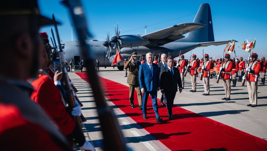 Presidente Kast llega a Bolivia para reunirse con Rodrigo Paz en la primera visita oficial chilena en 71 años
