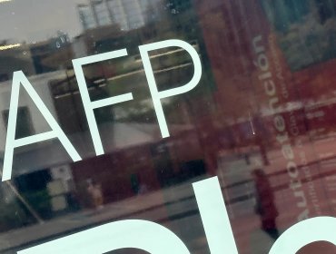 Parlamentarios presentan denuncia penal por pérdidas de las AFP y exigen investigar advertencias desoídas