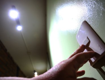Revisa aquí cuánto bajarían las tarifas de la luz en las comunas de la región de Valparaíso